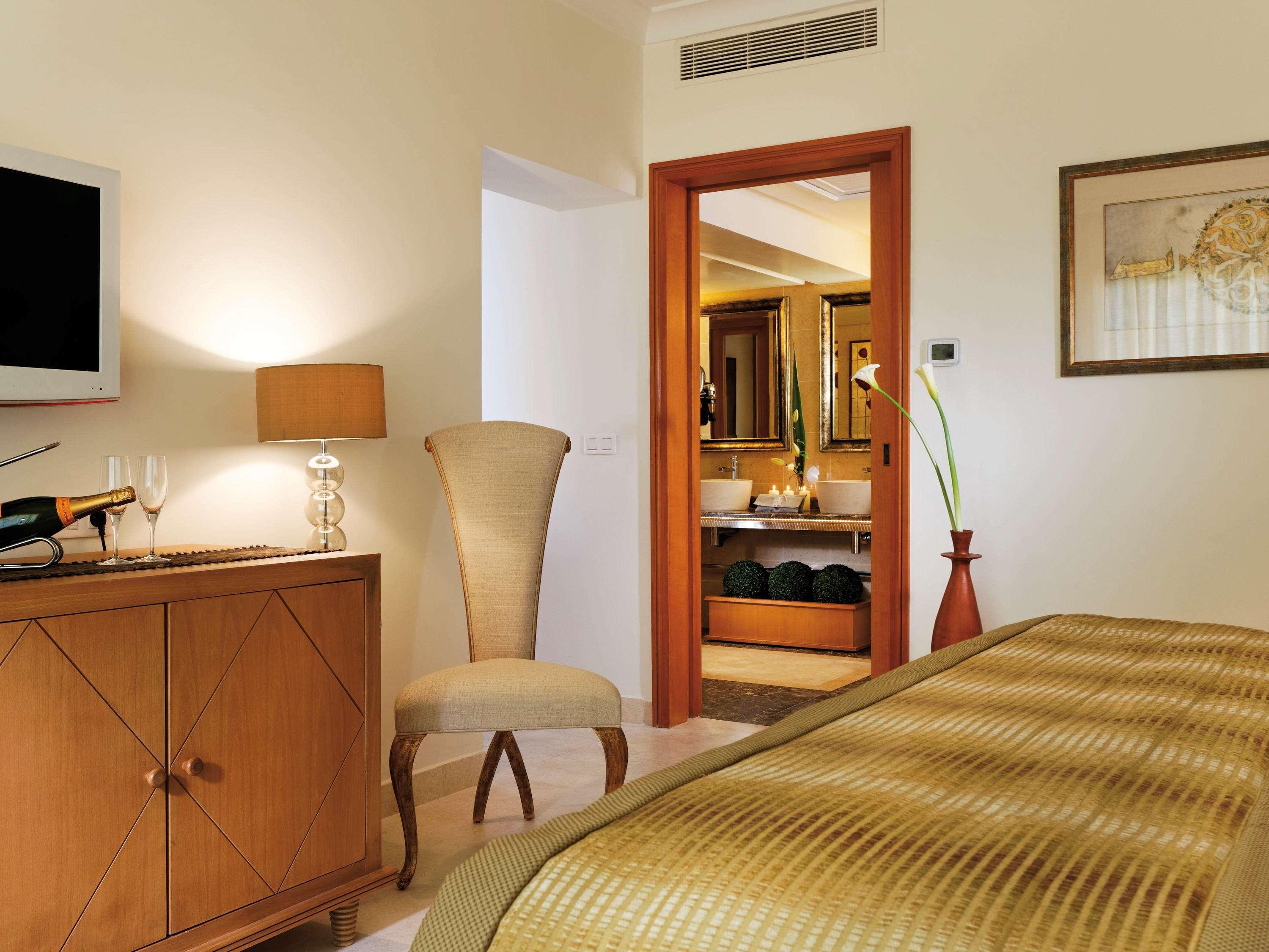 Hotel Moevenpick & Marine 5*